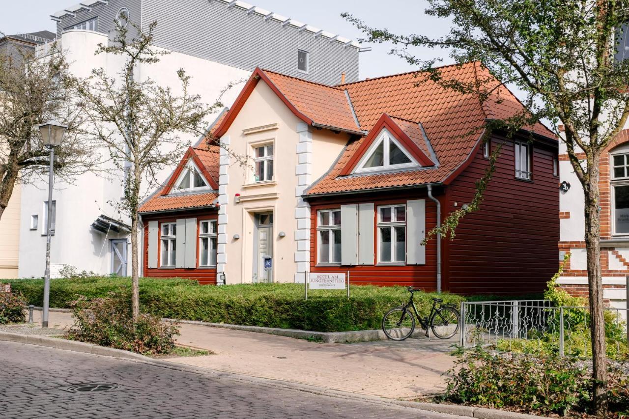 Hotel Am Jungfernstieg 슈트랄준트 외부 사진